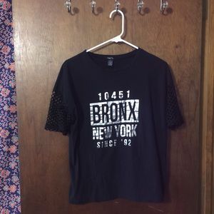 RUE21 “BRONX, NY” MESH-SLEEVED TEE